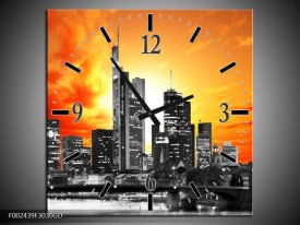 Wandklok op Glas Gebouw | Kleur: Grijs, Geel, Oranje | F002439CGD